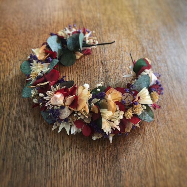 Diadema de flores preservadas de colores para novia. Diadema de flores rojas y verdes para damas de honor. Tocado con flores para invitada.