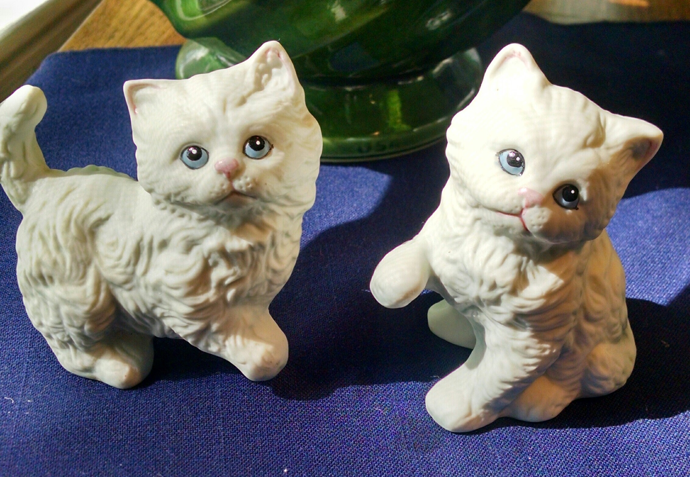 Homco white kitten figurines