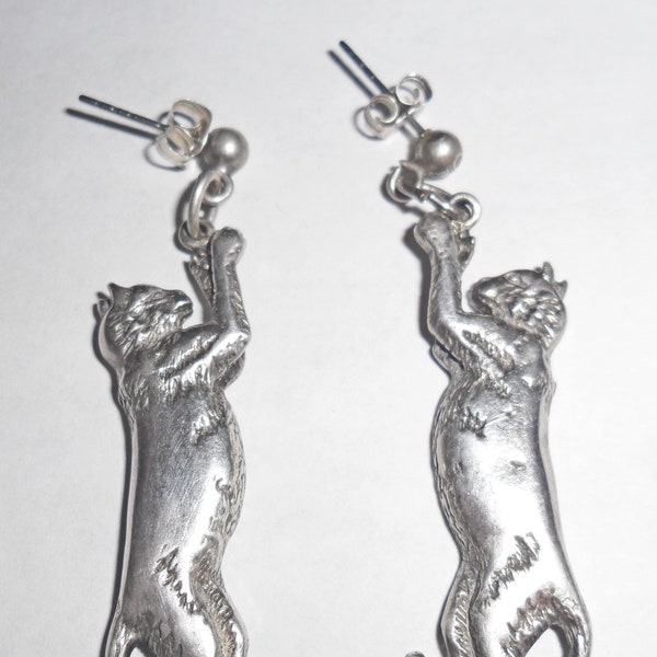 Cool petite vintage Dakota West sterling silver cat kitty feline animal figural pierced earrings