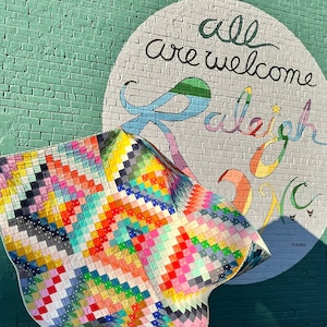 Rainbow Scrap Quilt: Handgjord knäfilt, agat ädelstensdesign