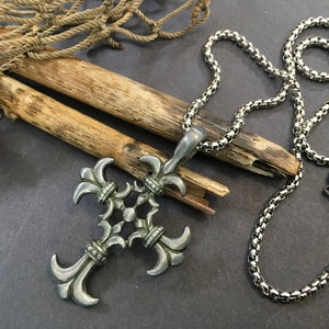 Gunmetal Gray Mens Cross Necklace on a 20” or 24” Stainless Steel Tarnish Free Box Chain Necklaces en Cross Necklaces Mens Cross