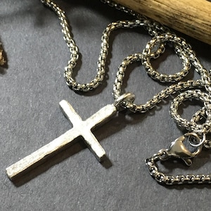 Mens Hammered Silver Cross Pendant: Stainless Steel Box Chain Necklace