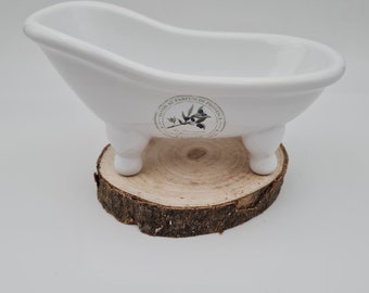 Ceramic bathtub, vintage "Olive" soap dish, ideal as an eye-catcher in the bathroom.
