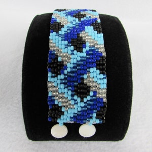 Blue Lattice Bargello-inspired Cuff Bracelet Peyote Pattern