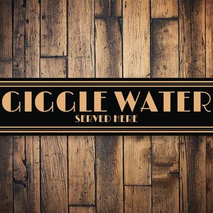 Giggle-waterbord, giechelwater geserveerd, hier geserveerd teken, grappig bardecor, barbord, bardecor thuis, barmuur - hoogwaardige aluminium decoraties