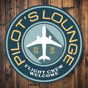 Pilots Lounge Sign, Pilot Lounge, Pilot Of Airplane, Airplane Hangar Sign, Airplane Owner, Decor For Terminal, Terminal - Metal Round Sign