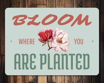 Znak "Bloom Where You Are Planted", dekoracja kwiatowa, znak do ogrodu kwiatowego, dekoracja do ogrodu kwiatowego, znak "Bloom", uroczy znak z napisem "Kwiat", wysokiej jakości metal
