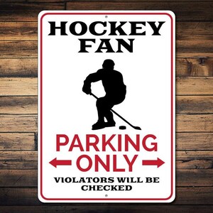 Hockey Fan Parkschild, Hockey Schild, Geschenk für Hockey Fan, Hockey Geschenk, Hockeyspieler Schild, Mannhöhle Dekor - Hochwertiges Aluminium Hockey Fans Bild 1