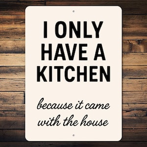 Plaque Je n&#39;ai qu&#39;une cuisine fournie avec la maison, plaque murale de cuisine, décoration de cuisine amusante, cadeau pour amateur de cuisine - plaque en métal
