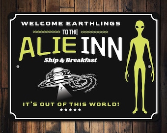 Letrero de bienvenida terrícola, letrero de posada alienígena, letrero de bienvenida, regalo para cueva de hombre, decoración alienígena única, regalos alienígenas, decoración alienígena para el hogar, letrero de metal de calidad