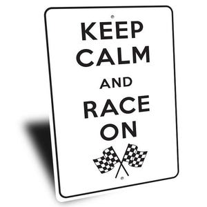 Letrero "Keep Calm Race On" (Mantén la calma, sigue corriendo), decoración para sala de carreras, letrero para corredores, decoración para el hogar relacionada con las carreras, decoración de carreras, amantes de las carreras, letrero "Keep Calm" (Mantén la calma), metal de calidad imagen 3