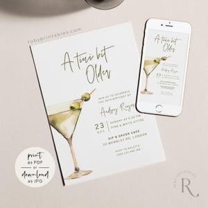 Op de afbeelding: Een witte uitnodiging en een smartphone tonen de tekst "A tini bit Older" met een aquarel martini-illustratie. De uitnodiging bevat evenementdetails: Audrey Reyes' 30e verjaardag, datum, tijd en locatie.