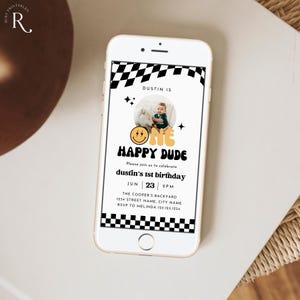Modelo de convite de aniversário editável One Happy Dude, convite eletrônico com foto, cartão de agradecimento, rosto sorridente amarelo, convite por mensagem de texto
