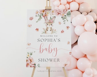 Może przedstawiać: Różowo-biały znak powitalny na baby shower z kwiatowym wzorem i uroczą ilustracją króliczka. Na znaku widnieje napis "Witamy na baby shower Sophii".