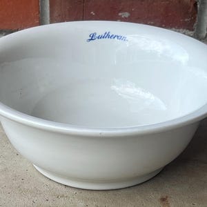 Vintage 1930's Walker China Restaurant Lutheran 10" Round Vegetable Bowl  L0326