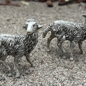 Pair Of Vintage Fontanini Polymer Plastic 2&quot; Sheep Lambs Nativity Figurines Statues Italy L1124C18