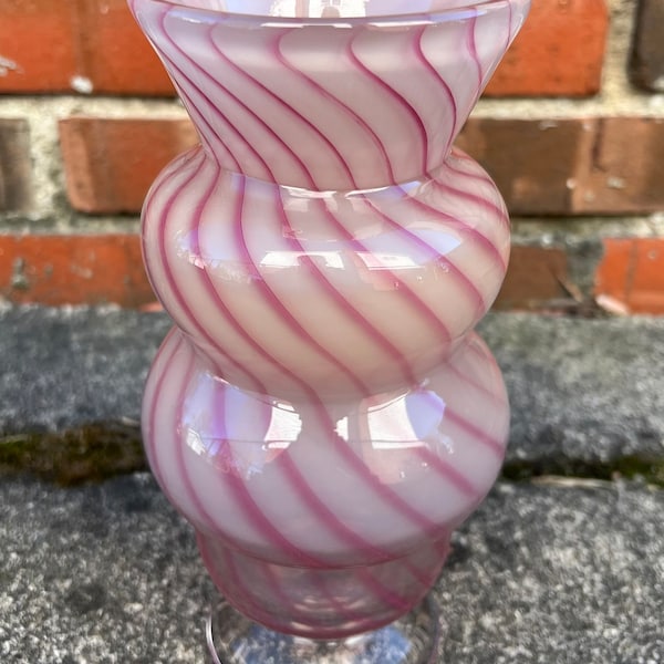 "Vintage MCM Mid-Century Modern Style Milchweiß mit rosa Swirl Art Glass 8 3/4 ""Vase Mary Lane L0223C65."