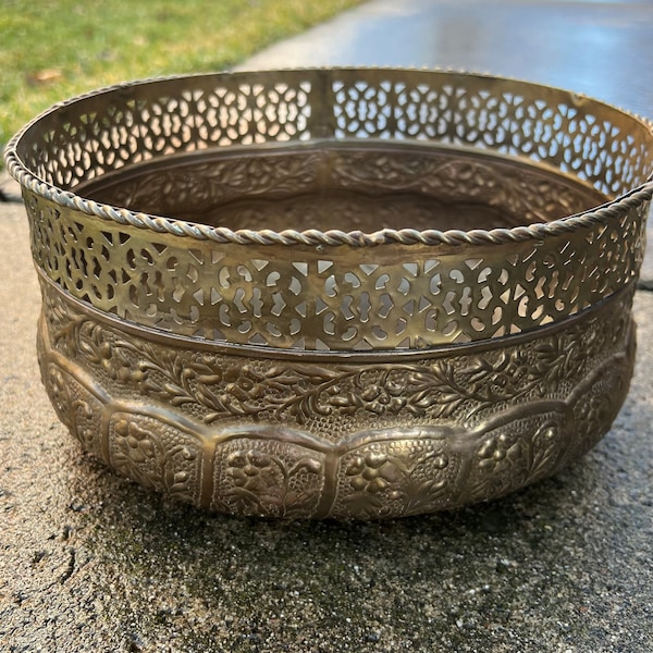 Vintage  MCM Mid-Century Modern Hollywood Regency Fancy Floral Brass Centerpiece Bowl Planter Flower Pot India L0223C40