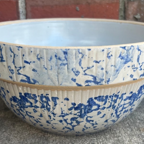 Old Antique Ruckels UHL White W/Cobalt Blue Spongeware 10” Inverted Picket Fence Stoneware Mixing Bowl L0324