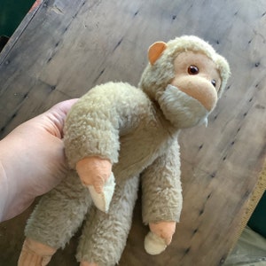 Steiff ? vintage monkey ape stuffed animal felt paws repaired, foam filled posable wire armature vintage antique plush mohair jocko German