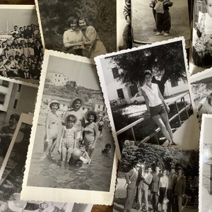 Vintage photos 25 old photographs FREE SHIPPING mixed lot of 1940s 1950s 60s 70s b&w photos for collage art, junk journal glue