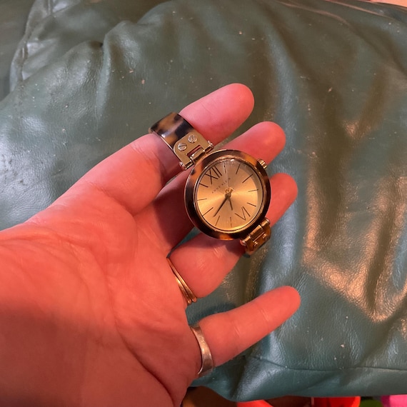 Vintage. Anne Klein Gold-Tone Dial Tortoise-Pattern Bangle Watch Vintage Anne Klein Ladies Watch Untested SCRATCH on Face  main image 2