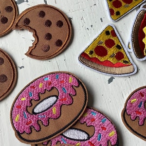 Nieuwe schattige Food opstrijkbare patch, pizzaplak, donut met hagelslag, chipkoekje, junkfood cake zoete badge voor jeansjasje, kinderen, rugzak
