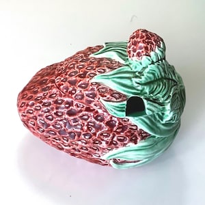 Bordallo Pinheiro mayólica fresa temprana backstamp conserva tarro con tapa sin cuchara mermelada condimento vintage cerámica antigua Portugal 1330