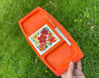 Tile cheese board retro orange plastic ceramic floral plate matching serrated knife vintage 70s post modern mcm gift hostess sister wedding
