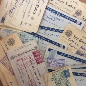 Vintage Checks 30, gemischte Farben, 1950er Jahre, kanadische Campbells Bay, Quebec, mit Steuermarken, Handschrift, Ephemera-Junk-Tagebuch