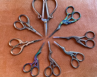 Tijeras de bordar puntas finas con hojas afiladas, tamaño pequeño y compacto para kit de costura, bolsa de tejer, estuche para manualidades, libro de agujas, mango de pájaro