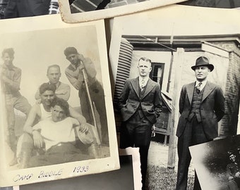 Oude foto's van mannen 20 vintage foto's gemengd mysterie lot 1940s 1950s 60s 70s zwart-wit voor plakboeken, kunst, collage, lijstweergave