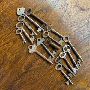 Antique skeleton key choose one door locks open barrel steampunk padlock furniture large small case cabinet drawer display art jewelry