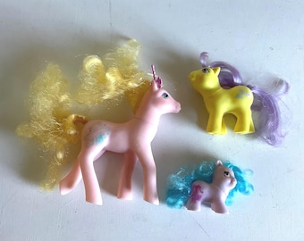 G1 My Little Pony brinquedo escolha vtg anos 80 Pretty Belle rainha do baile querida irmãs touca de dormir bebê chapéus amarelos pequenininhos rindo bloco abc