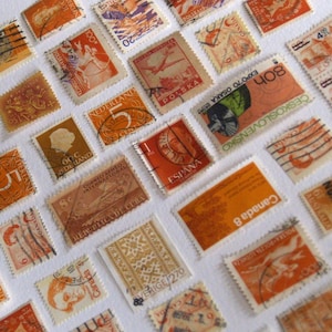 Briefmarken für Handwerk, vintage Menge 30 lebendige Orange für Papiercollage (Scrapbook Junk Journal) alte Ephemera gebrauchte Post