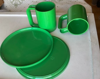 70s plastics mug and plate set 4 pc IPI Milano Alimenti similar to Heller Massimo Maximug dishes made in Italy design bright green