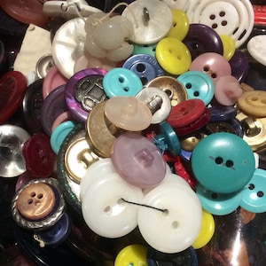 100 boutons de couture, un mélange de vintage et de neuf
