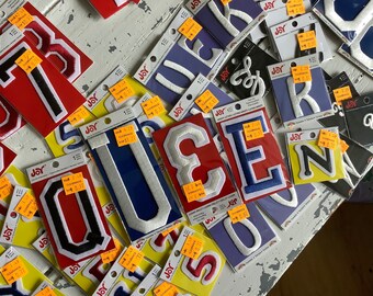 Gran lote de 70 nuevos parches sellados de letras y números para deletrear palabras personalizadas, nombres, números universitarios, insignia de parche termoadhesiva, chaqueta vaquera, mochila