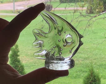 Fish paperweight handblown glass clear bubbles tropical angel fish pulled glass fins vintage Art glass small delicate sea creature figurine