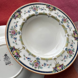 Royal Worcester England Orlando 9” talerze do zupy i makaronu żółte, niebieskie, różowe, 2 szt., porcelana fine china, płytkie naczynia, miska z rantem, niezwykły kolor