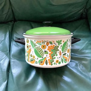 Grote met fruit versierde geëmailleerde pot groen wit oranje, ananas perzik druiven papaya limoen, fantastische gewaagde mcm moderne grafische kunst uit het midden van de eeuw
