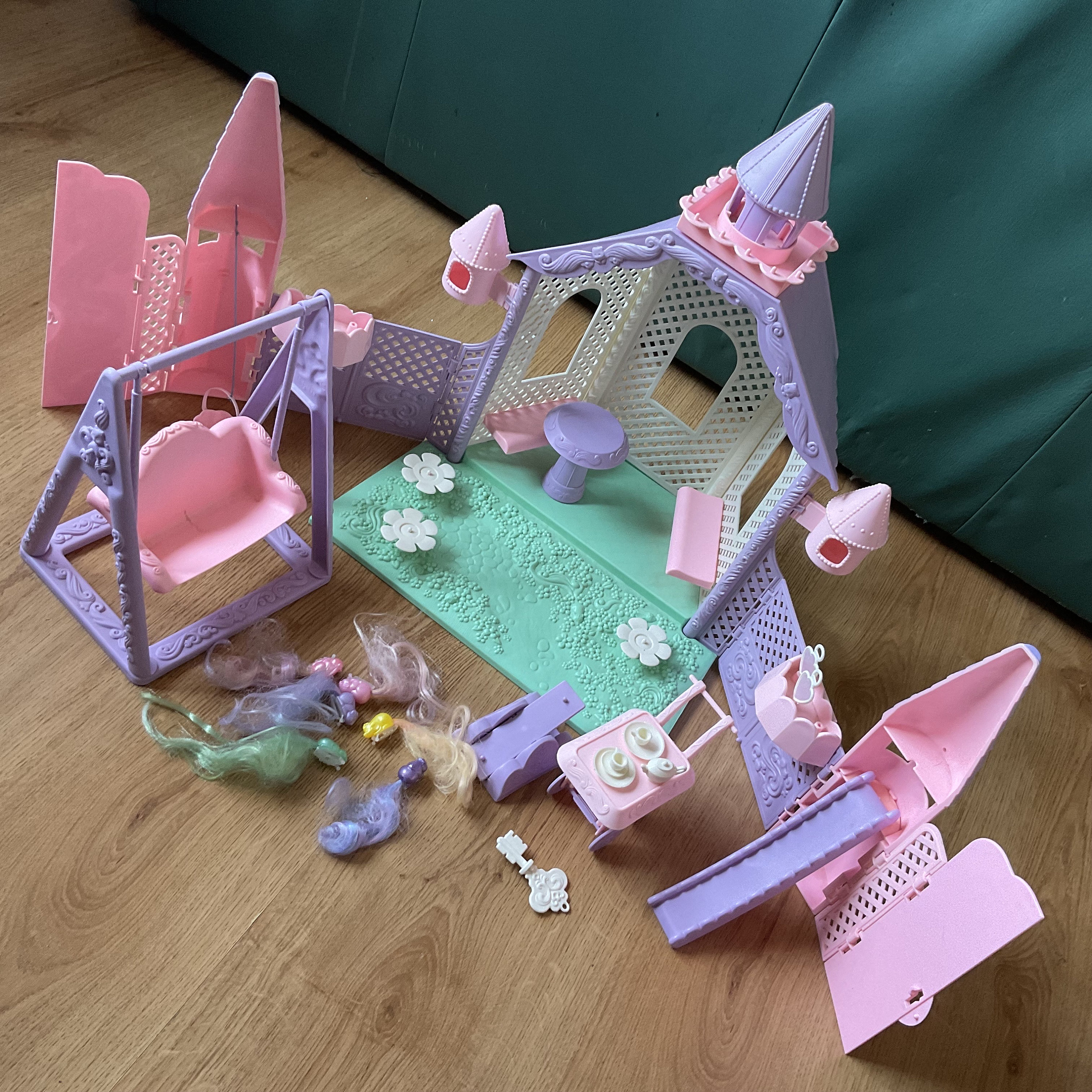 Lady Lovely Locks Castle Garden Play Set 80s 7 Pixie Tail