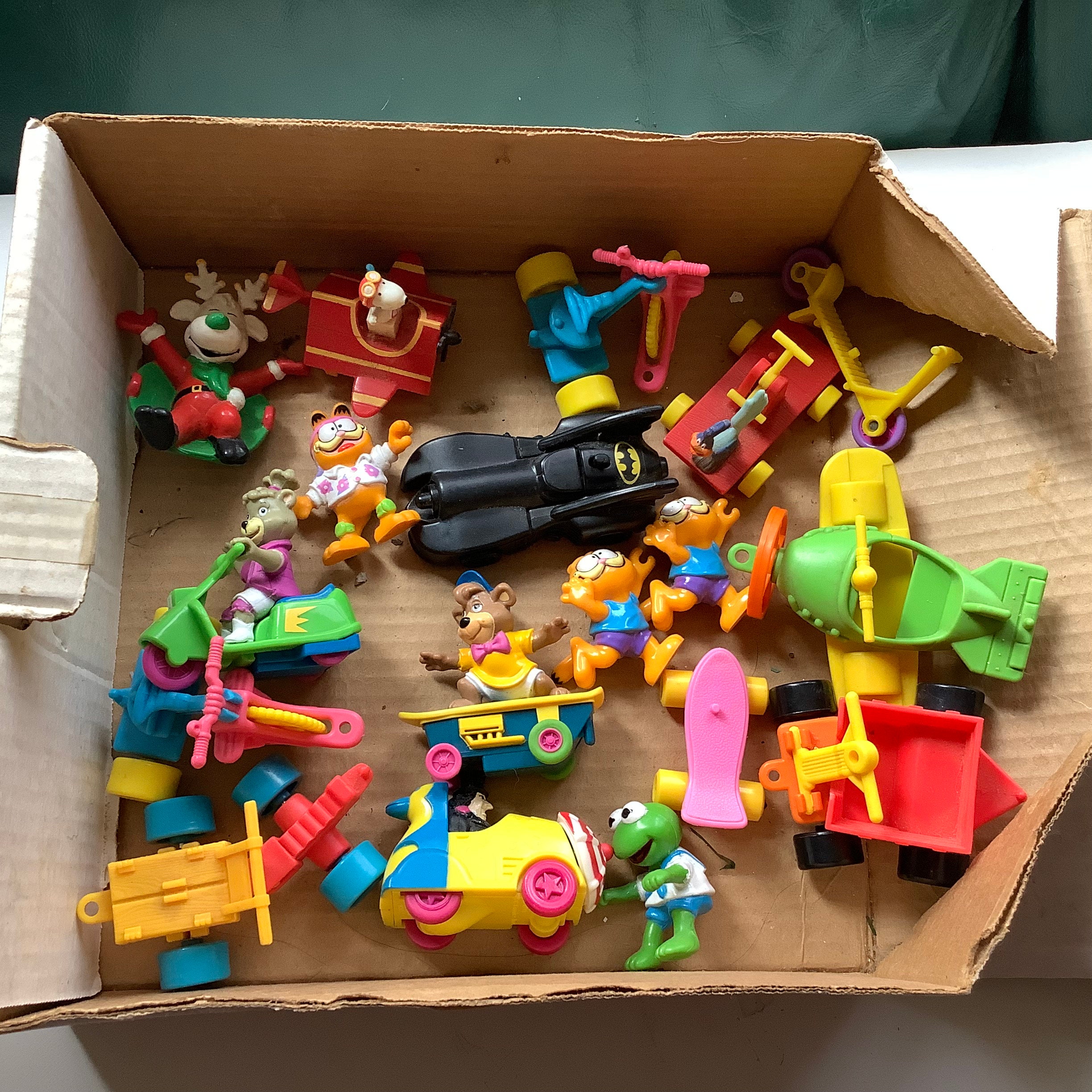 Vintage Mcdonalds Burger King Toy Lot Muppets Batman Penguin
