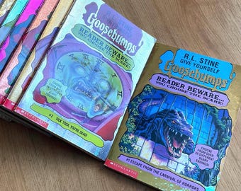 Piel de gallina, elige tu propio final, libros de terror, R.L. Stine, años 90, niños, adolescentes, nostalgia de los 90, carnaval, vampiro, tictac, holográfico
