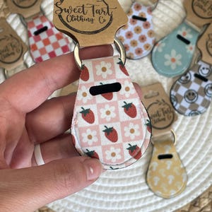 Aldis Grocery Store Quarter Holder-Air tag-Quarter Holder-Retro-Cart Quarter Air tag keeper-Grocery Store Keychain-Air tag Keychain