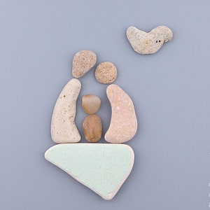 Wachsende Familie Pebble Bild DIY Kit. Handgemachtes bedeutungsvolles Geschenk für eine neue Familie. Unikat Schmuck. Kreatives Bastelset für frisch gebackene Eltern
