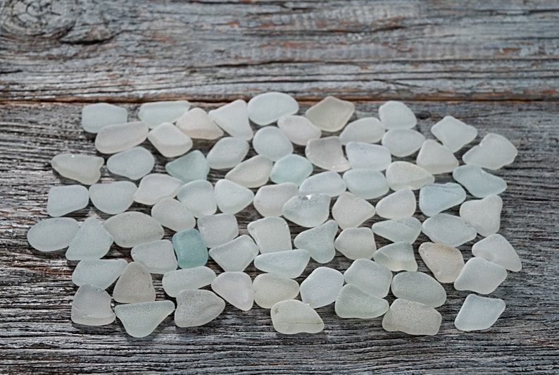 White blue sea glass bulk 70pcs. MEDIUM sea glass. Wedding sea glass, Beach house decor zdjęcie 3