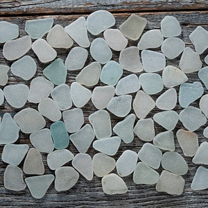 White blue sea glass bulk 70pcs. MEDIUM sea glass. Wedding sea glass, Beach house decor zdjęcie 2