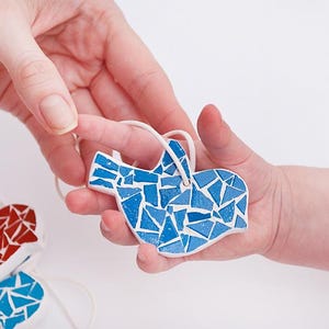 Mosaik Vogel Ornament - Symbolisches handgemachtes Geschenk - Dekorativer hängender Vogel in Blau, Gelb oder Rot