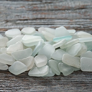 White blue sea glass bulk 70pcs. MEDIUM sea glass. Wedding sea glass, Beach house decor zdjęcie 5